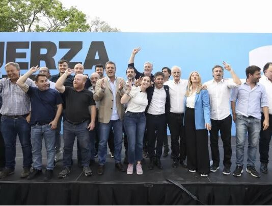 Kicillof cerró la campaña con un llamado a frenar el modelo de Milei en la Provincia