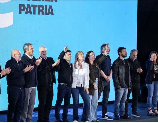 Kicillof defendió el desdoblamiento mientras el peronismo bonaerense discutió responsabilidades por la derrota