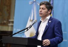 Kicillof enfrenta negociaciones por cargos mientras busca los votos para aprobar el endeudamiento