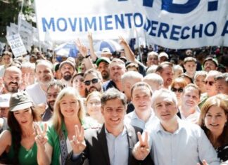 Buenos Aires: Kicillof se sumó a la marcha a Plaza de Mayo contra la reforma laboral