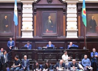 Kicillof impulsa reelecciones indefinidas y LLA redobla la presión por la Boleta Única