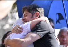 Kicillof marchó con Madres de Plaza de Mayo y apuntó contra el negacionismo a 50 años del golpe