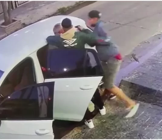 Delincuentes quedaron registrados en pleno robo