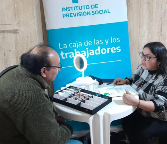 Jubilados recibieron anteojos gratuitos en el Hospital Evita