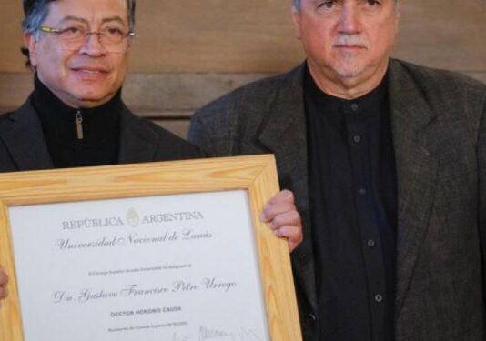 Lanús | la UNLa distinguió con el Doctor Honoris Causa al presidente de Colombia, Gustavo Petro