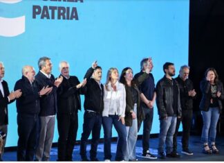 Kicillof defendió el desdoblamiento mientras el peronismo bonaerense discutió responsabilidades por la derrota