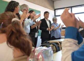 Kicillof mejoró la oferta salarial docente y busca cerrar la paritaria
